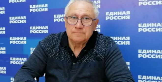 Депутат призвал УК усилить работу по уборке наледи с кровель зданий
