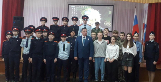 Александр Янклович рассказал школьникам о подвигах Героев-земляков 