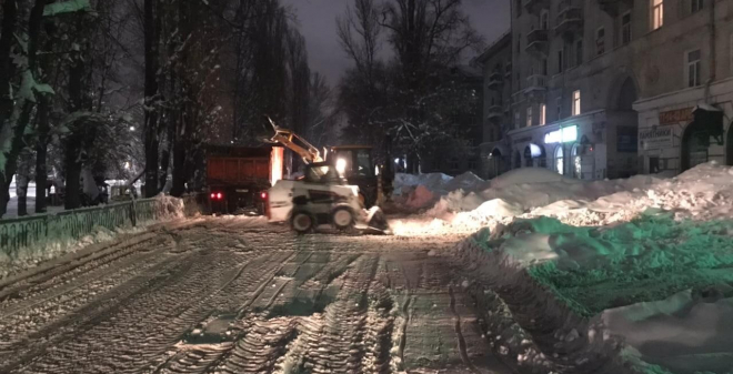В ночной уборке областного центра будет задействовано 328 спецмашин