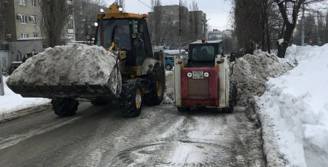 В область возвращаются снегопады: дорожные бригады работают в штатном режиме