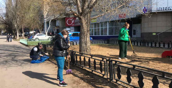 Сегодня во время субботника жители очистили более 300 общественных территорий
