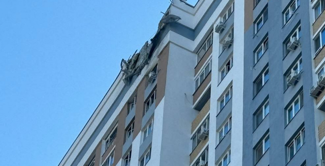 В результате атаки БПЛА поврежден многоэтажный дом на улице Пушкина в Энгельсе