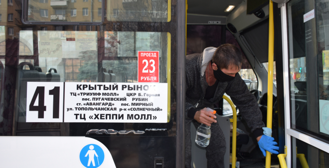 Коронавирус. Общественный транспорт и остановки продолжают обрабатывать спецсредствами
