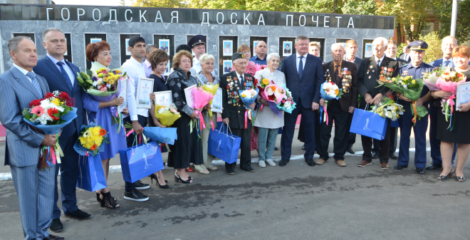 Городскую Доску почета украсили новые лица