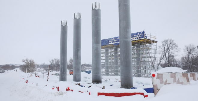 В Татищевском районе продолжается строительство автомобильного путепровода