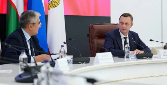 Роман Бусаргин провёл рабочую встречу с Чрезвычайным и Полномочным послом Республики Узбекистан в РФ Ботиржоном Асадовым