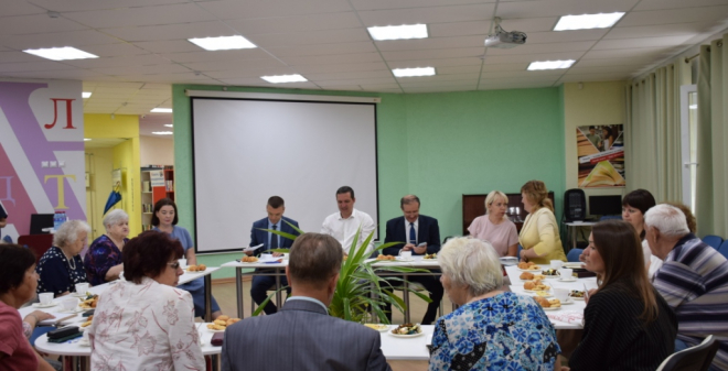 Александр Бурмак встретился с представителями городского совета ветеранов