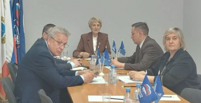 Антонина Галяшкина напомнила муниципальным депутатам об ответственности за качество и сроки ремонта в учреждениях соцсферы