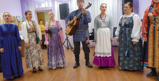В городской библиотеке слушали народные песни ансамбля «Благодать»