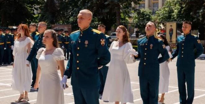 Лейтенантский вальс станет традицией молодых офицеров Саратовской области
