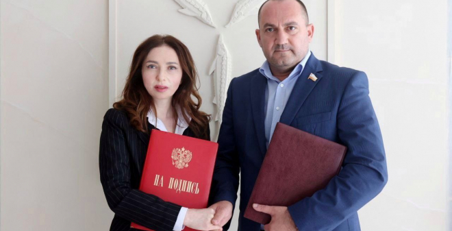 Юлия Литневская и Вячеслав Калинин подписали соглашение о сотрудничестве между реготделением Союза женщин России и Медиахолдингом Ветеранские вести