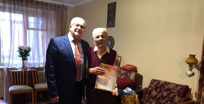 Ветеран Великой Отечественной войны отмечает 95-летний юбилей