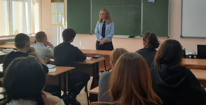 Саратовские полицейские рассказали подросткам о вреде наркомании