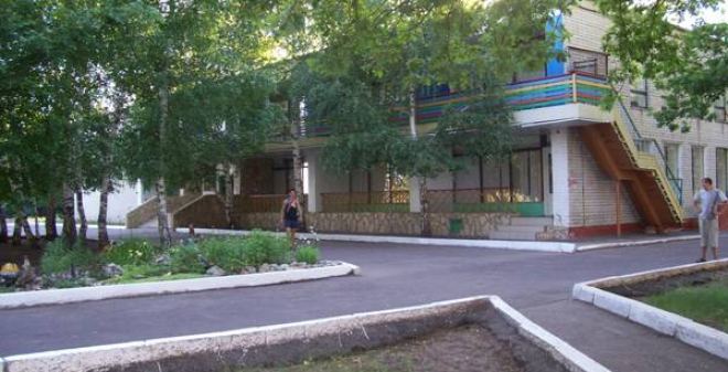 Роман Грибов пообщался с отдыхающими в саратовском детском лагере «Дубки»