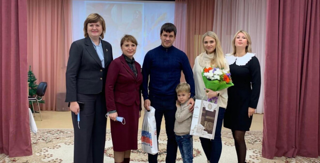 В Кировском районе чествовали семью Дряевых - участников всероссийского конкурса «Семья года 2021»