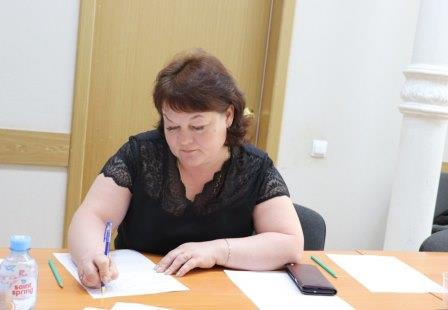 Библиотекарь и муниципальный служащий из Озинок примут участие в предварительном голосовании партии «Единая Россия»