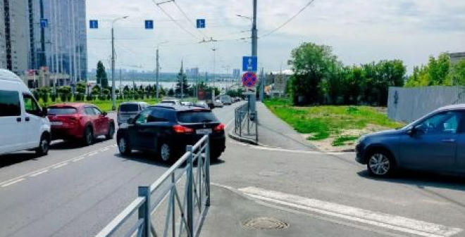 Для увеличения пропускной способности дороги в районе Славянской площади изменили схему движения