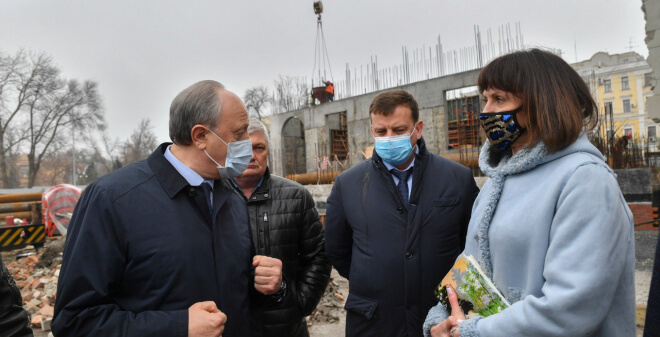 Валерий Радаев провел рабочую планерку на площадке театра оперы и балета