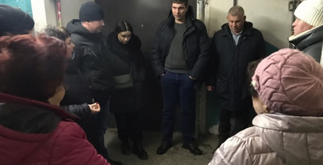 Представители администрации Фрунзенского района проверили температурный режим в многоквартирном доме