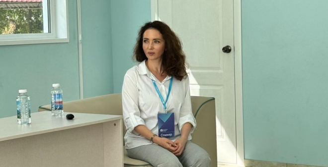 Юлия Литневская и Алина Анисимова встретились с вожатыми лагеря «Мечта»