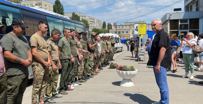 Очередная группа саратовцев после краткосрочного отпуска возвращается к местам службы