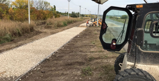 На территории Саратова продолжается благоустройство тротуаров