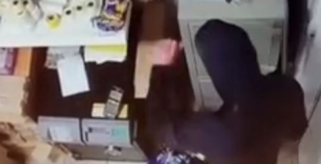 Полицейские задержали мужчину за кражу из подсобки магазина