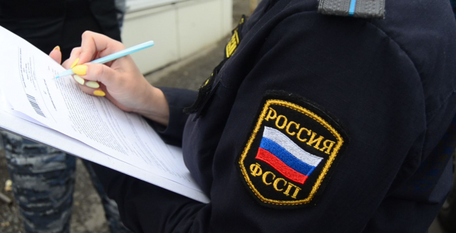 Судебные приставы помогли саратовцу освободить свою квартиру от «соседа»