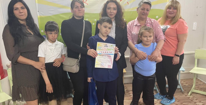 Юлия Литневская вручила подарки юным участникам фестиваля творчества людей с ограниченными возможностями здоровья