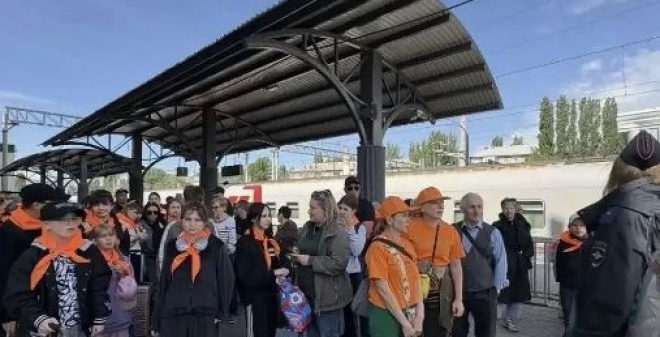  Первая группа саратовских детей отправилась на отдых к Черному морю