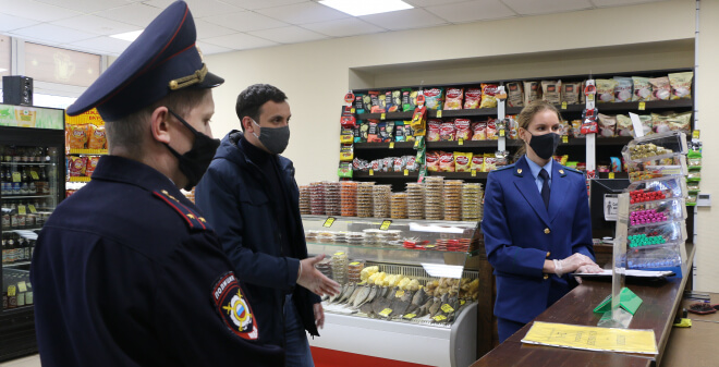 Депутат вместе с общественниками и прокуратурой провел мониторинг «наливаек» в Саратове
