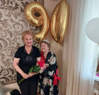 Во Фрунзенском районе поздравили ветерана труда с 90-летним юбилеем