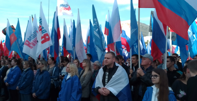 Более 9 тыс. саратовцев пришли на митинг в поддержку референдума в Донбассе