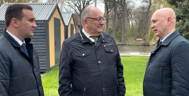 Игорь Молчанов посетил Городской парк, где сегодня начались работы по благоустройству