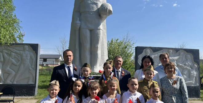 Панков с жителями Гагаринского района почтил память героев-земляков