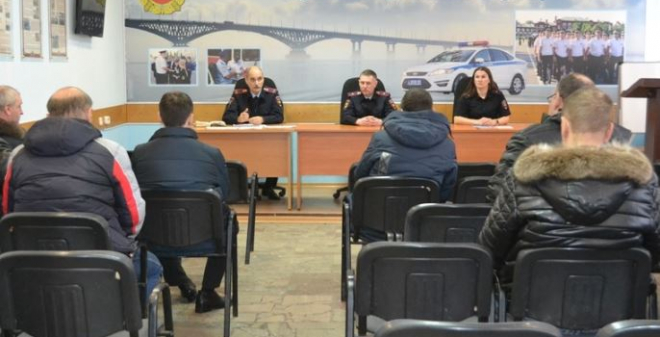 Саратовские полицейские в рамках акции «Осторожно, мошенничество!» встретились с представителями транспортных предприятий