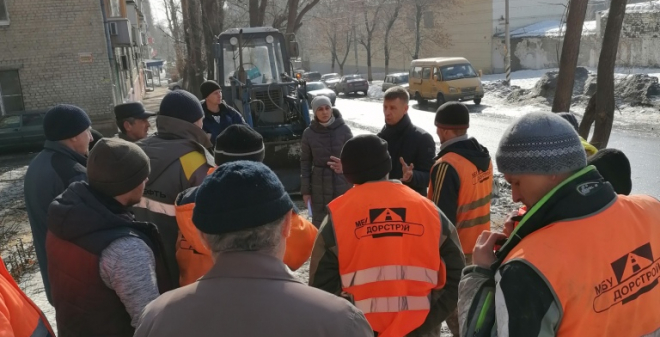 Работникам муниципального предприятия рассказали о технологии оздоровления зеленых насаждений