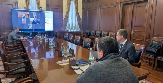 Первый заместитель главы города Максим Сиденко провёл оперативное совещание с руководителями районных администраций