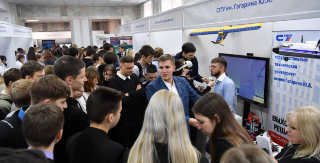 Саратовские школьники и студенты встретились с работодателями