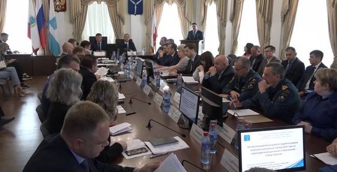 Мэр Саратова поручил предупреждать горожан через соцсети о правилах поведения на воде и о противопожарной безопасности