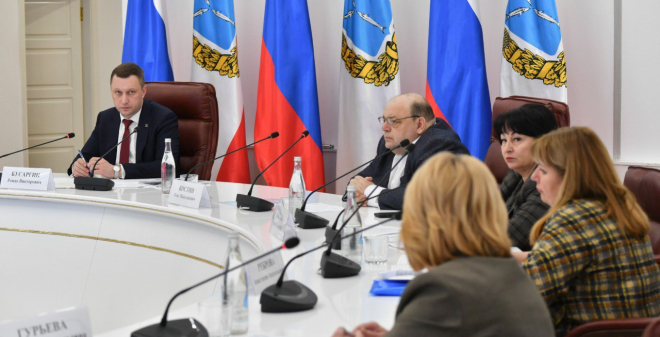 Бусаргин поручил кардинально перестроить работу поликлиник для удобства людей