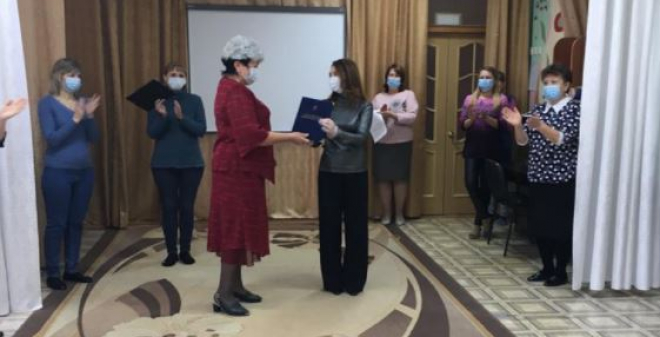 Повар детского сада №196 получила Почетную грамоту Саратовской областной Думы