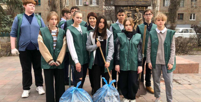 В рамках месячника по благоустройству в Октябрьском районе продолжаются комплексные работы