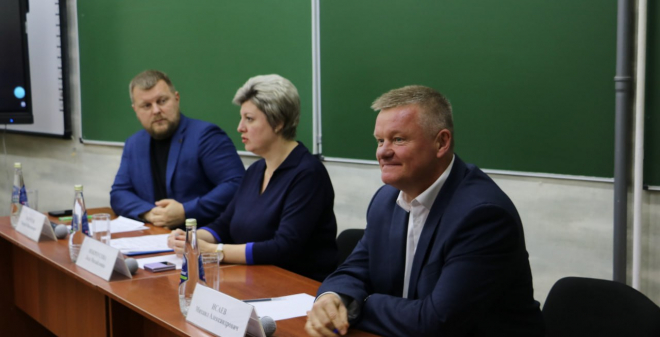 Лада Мокроусова и Михаил Исаев встретились с жителями микрорайона Пролетарский