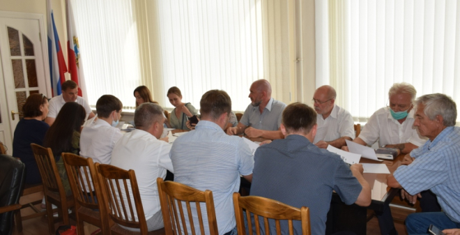 При обновлении деревьев на пр. Кирова заменят весь грунт в приствольных квадратах и создадут систему аэрации корней