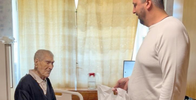 Павел Солопов поздравил ветерана Великой Отечественной войны