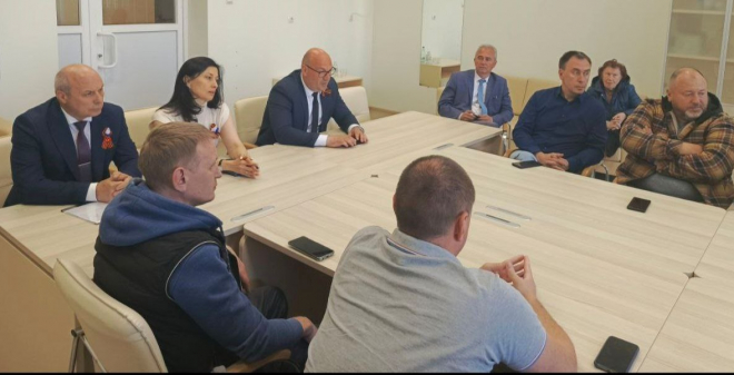 Министр Соколов провел встречу с жителями микрорайона Авиатор в Саратове
