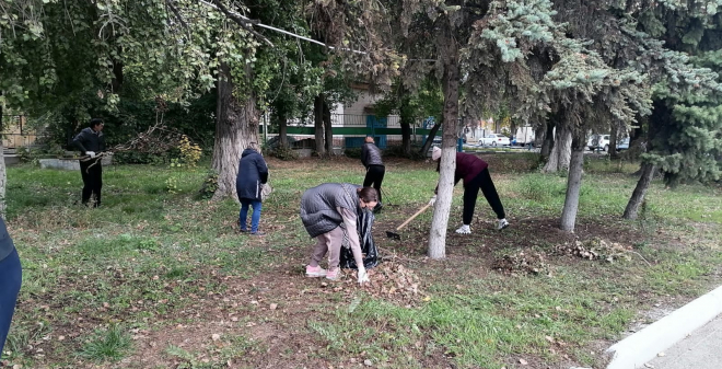 В Саратове состоялся первый субботник в рамках осеннего месячника по благоустройству