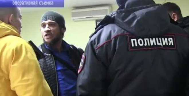 Четырём нарушителям миграционного законодательства вручили повестки в военкомат