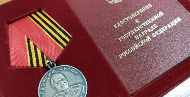 Военнослужащего из Саратовской области наградили медалью Жукова за отвагу в зоне СВО